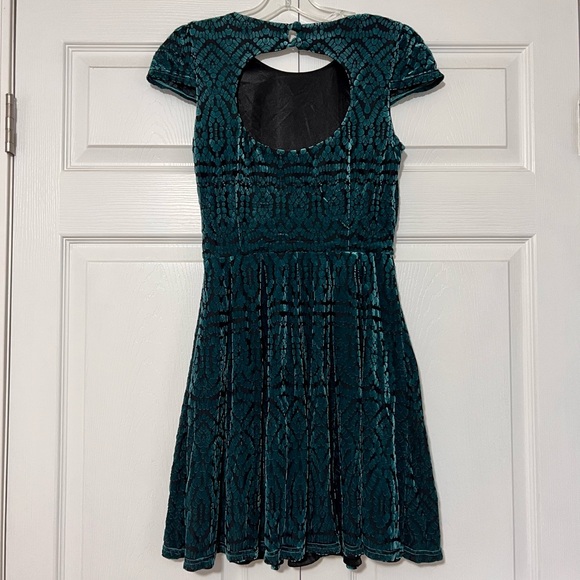 Teal Velvet Keyhole Back Mini Dress - Picture 2 of 5